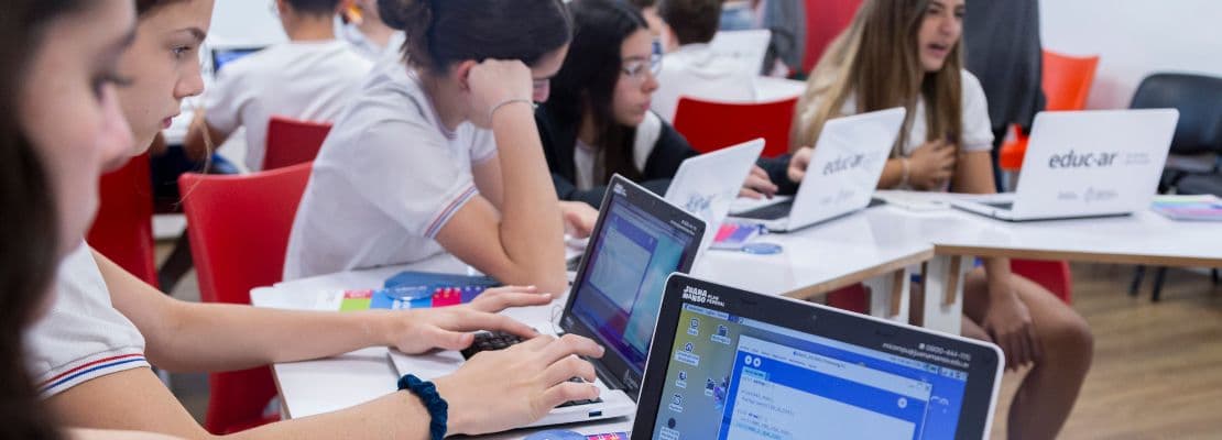 Alumnas secundarias en EducarLab CABA